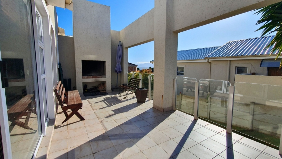 2 Bedroom Property for Sale in Heiderand Western Cape